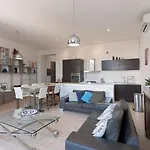 Carnot Prestige - Spacious & Central